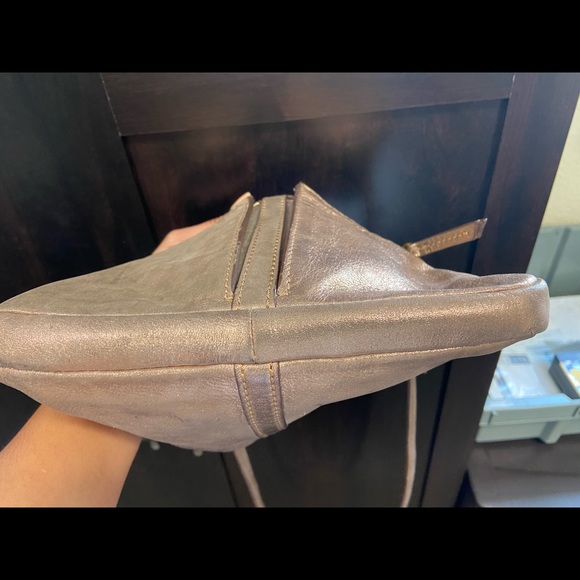 Fossil crossbody! Beautiful color - Picture 4 of 4